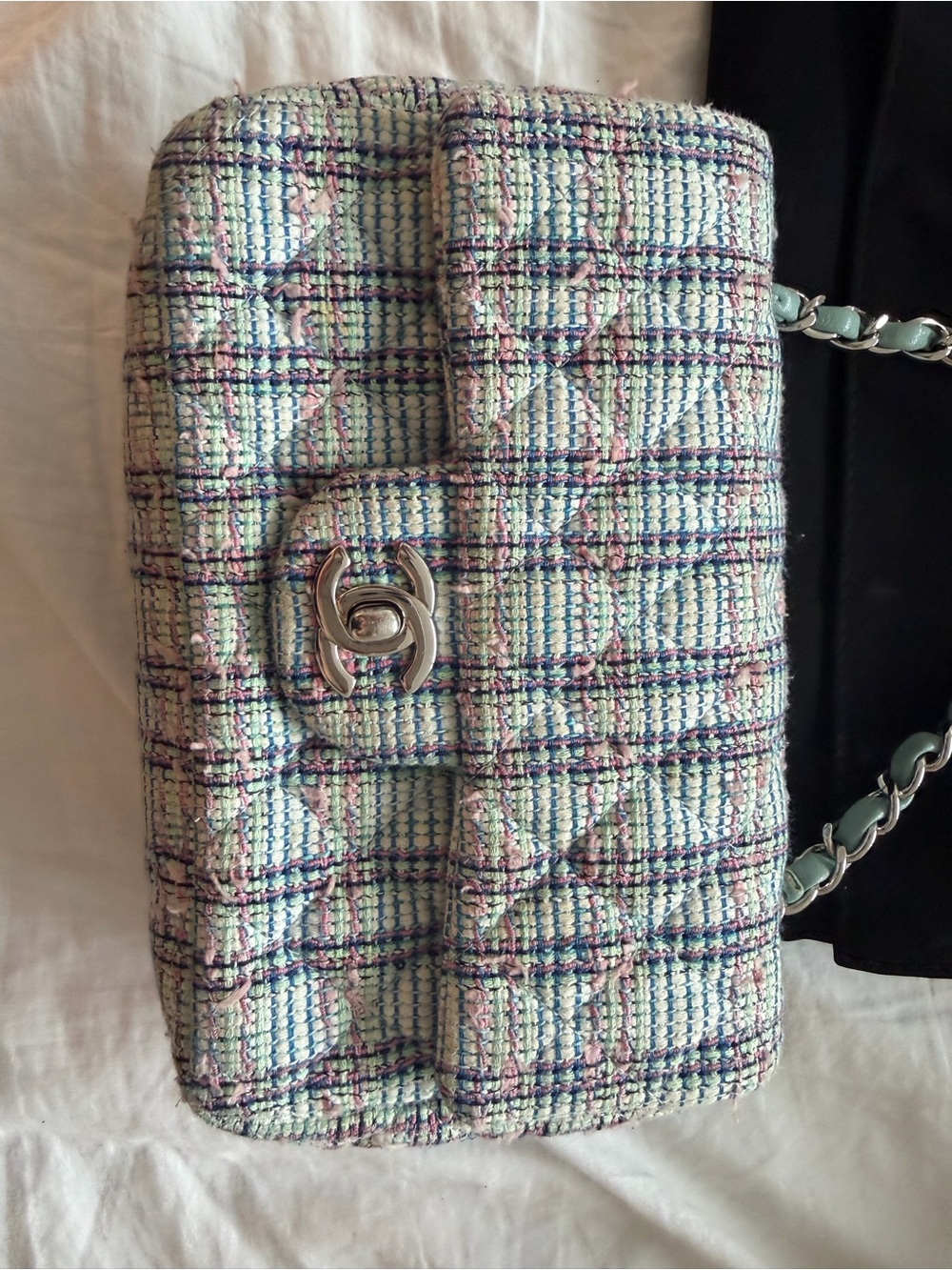 Chanel Tweed Mini Single Flap - SS 2020 Collection - Picture 3 of 12